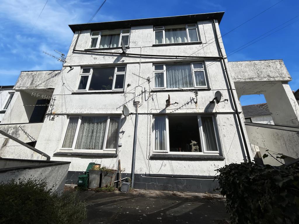 Lot: 159 - FREEHOLD RESIDENTIAL INVESTMENT - Rear elevation of property